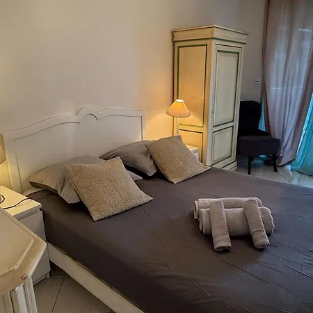 Appartement Avec Terrasse à 100m De La *